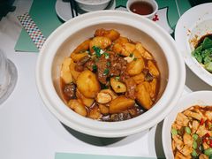 小土豆烧牛腩-鑫小城故事·藕汤·家常菜(台北一路总店)