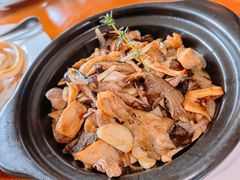 橄榄油大蒜炒杂菌-普兰达德国餐厅·德式脆皮烤猪肘·自酿啤酒(观唐店)