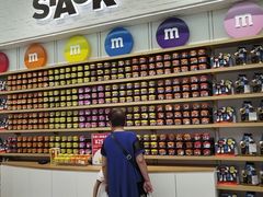 -m豆巧克力世界(上海世茂广场店)