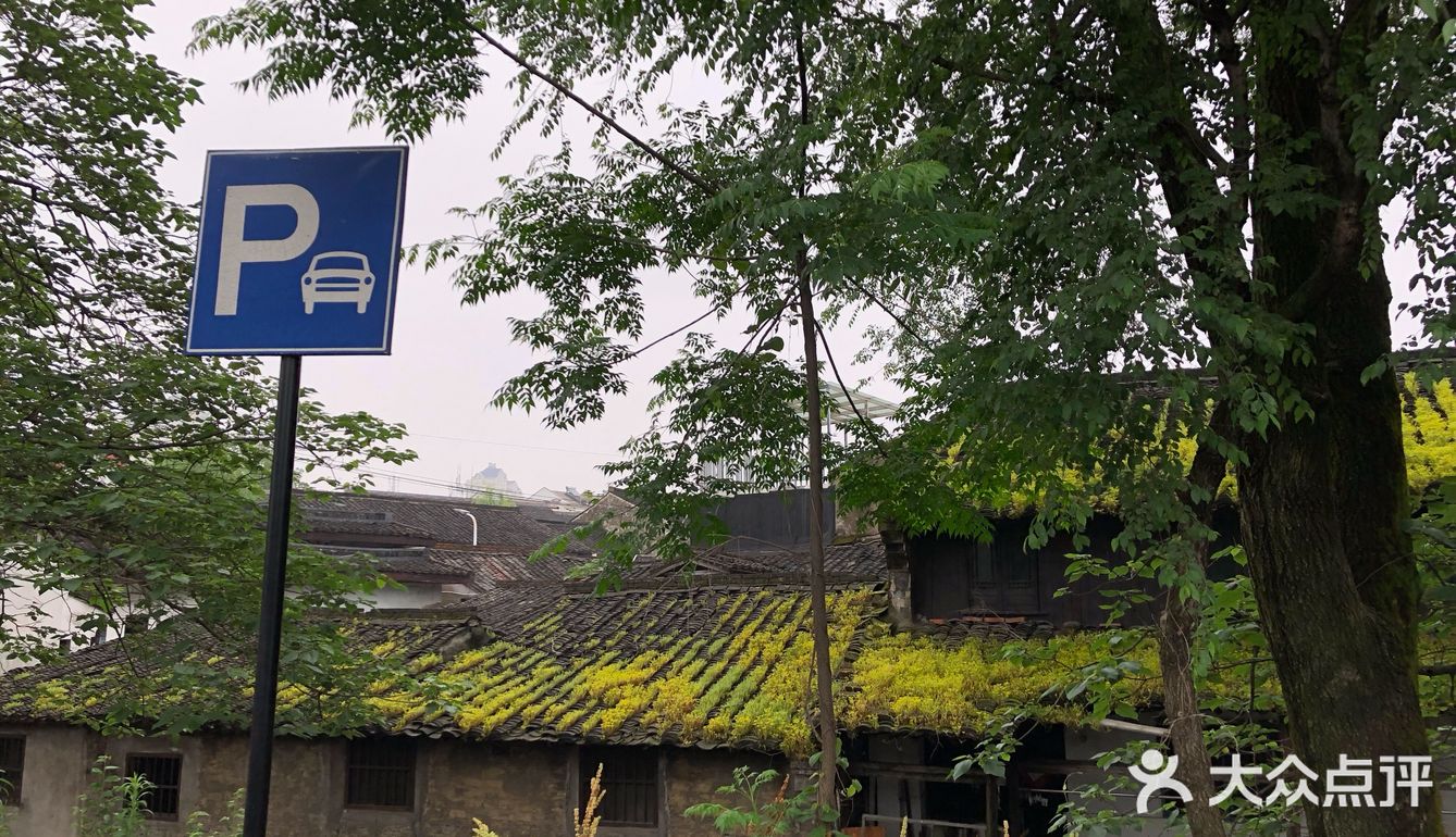 位于黄酒博物馆附近，环城北路上，无意间在那边停了下车