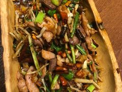 -老滇山寨•云南特色菜•地方菜•民族风情歌舞表演(金碧店)