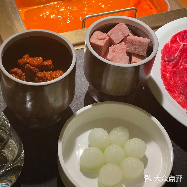 打卡看得见东方明珠的重庆火锅！宴山城！