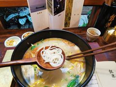 -银米·云南传统过桥米线(双廊黑金冠店)