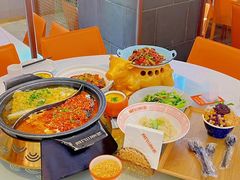 -阿瓦山寨·湘菜现炒·剁椒鱼头王(咸阳总店)