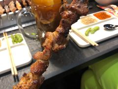红柳枝羊肉串-長壹旋转烤吧 农家鸡火锅