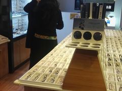 -MiRi眼镜·蔡司·星趣控·尼康控优点视觉合作店(南京东路店)