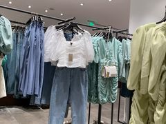 -URBAN REVIVO(高德置地广场·春广场店)