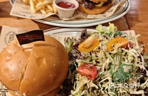 Pike Burger