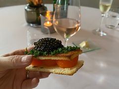 有机鸡蛋黄土司鱼子酱和香草-Jean Georges