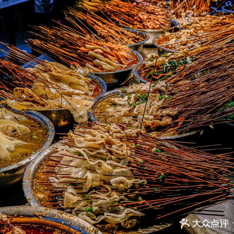 成都旅游必吃！人均25r的钵钵鸡天花板