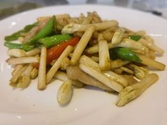 猪颈肉炒花生芽-老洋房花园饭店(绍兴路店)