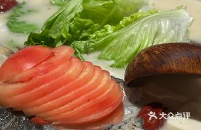Qianshan Lake Milk Soup Big Fish Head