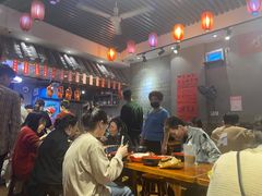 -爆炸头阿姨小四川正宗川味小吃(无任何分店)
