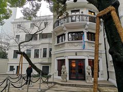 -Nathalie Djurberg与Hans Berg“牛皮纸包裹的月亮”-Prada荣宅当季展览