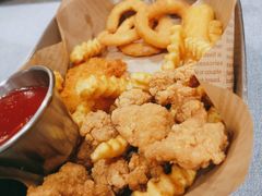 -悦享绿山墙西餐厅