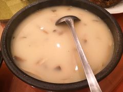 -香巴拉云南餐厅(华莱坞店)