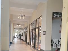 -王府井奥莱临潼小镇(临潼店)