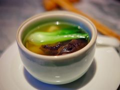 清汤鸡孚炖辽参-萬國春·中菜馆(颐和公馆店)