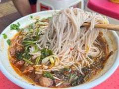 -啊墨江牛烂烀米线