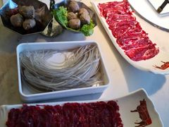鲜牛肉-左庭右院鲜牛肉火锅(浦江欢乐颂店)
