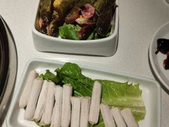 -茅草房·河畔园林火锅