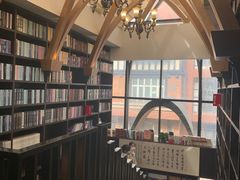 -钟书阁(松江泰晤士小镇店)