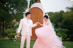 -雪中彩影婚纱摄影·微光艺术中心