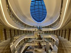 -上海滴水湖皇冠假日酒店