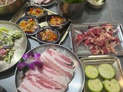 -围炉肉舍•炭烤活鳗•丹东海鲜烤肉(步行街店)