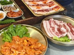 -围炉肉舍•炭烤活鳗•丹东海鲜烤肉(步行街店)