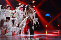毛巾老师演出照-STUDIO E POLE DANCE