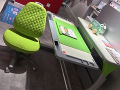 -康朴乐儿童学习桌椅(蓝色港湾店)