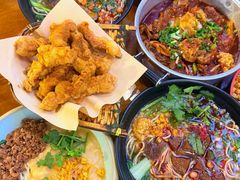 -爆炸头阿姨小四川正宗川味小吃(无任何分店)