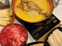 -鲜入围煮花胶鸡海鲜火锅