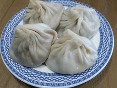 小笼包一份四只-笑来喜馄饨小笼工坊店(湖滨街店)