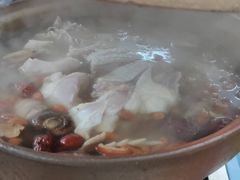 连州果园鸡-威邵鸡煲(西华路总店)