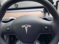 -TESLA 特斯拉(上海太古汇体验店)