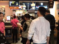 等位区-麦当劳(中山八路店)