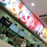 店内羹比露要浓稠一些，无论是什么样的产品都是可以拉丝的