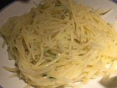 酸辣土豆丝-弄堂里