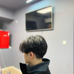 -15C7 男士理发馆 烫染专业店