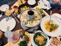 -Chom Cafe and Restaurant