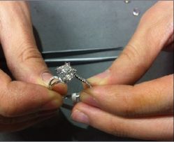 -威德钻石-克拉钻大本营(南京东路店)