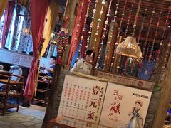 -老牌坊云南鱼豆花火锅(爱建店)