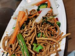 曲拼凉菜-秦君宝手擀菠菜面(金花路店)