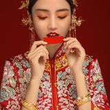 一针一线缝制的秀禾配得上最美的新娘[加油]
