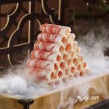 脸上都挂着对美食的期待。他家的手切鲜羊肉，堪称一绝
