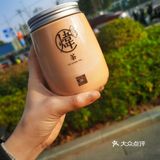 每人一杯奶茶，要的半糖的，所以味道很合口