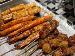 -何妹湿辣牛肉·粤式烧烤砂煲(桂雅路店)
