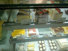 面包甜点陈列柜-咖法森林·咖啡  酒吧(天河店)